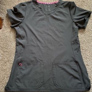 Three pocket scrub top